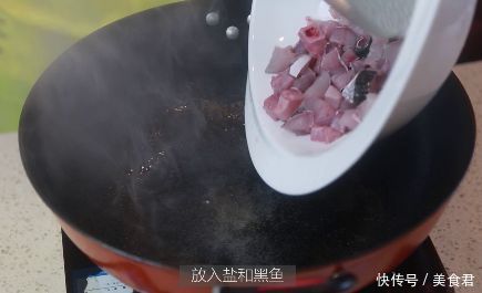 鱼肉炒着吃，这才是黑鱼最好的吃法，厨师手把手教你做黑鱼