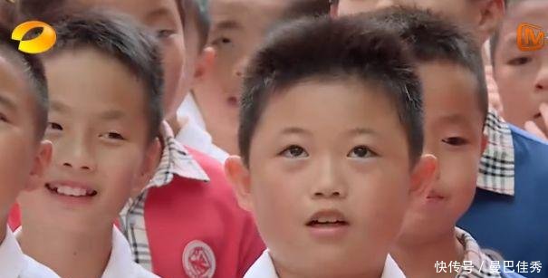 表情说女生被表情表白紧张出少年,憋出一句范伟拍的脑门包男孩图片
