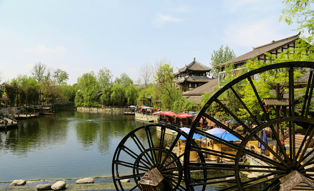 成都周末周边游玩好去处之,黄龙溪古镇,似乎穿