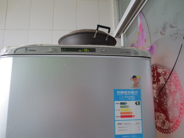 海尔冰箱BCD-215YD如图,LED冷藏室指示灯不