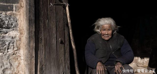 远嫁后每次回娘家,母亲都会给我一袋黄豆,三年后全部打开我傻了