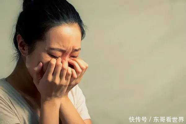 5岁女儿一到半夜就往爷爷屋跑，宝妈起疑，扒门缝一看，当场泪崩