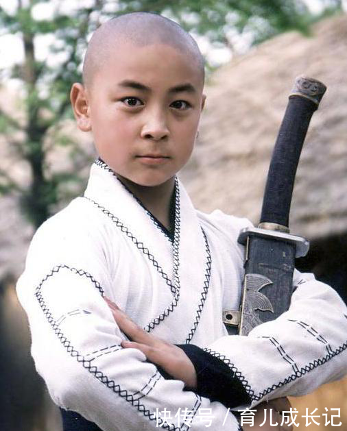 释小龙减肥成功30岁看着像18岁,网友:这冻龄太