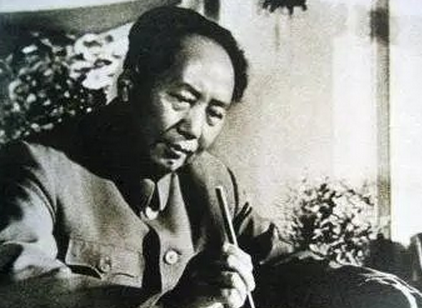 建国后毛主席宣布一条密令,十大元帅都吓出一身冷汗,林彪因此受