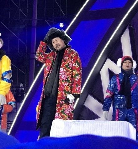 北京卫视跨年彩排:许魏洲冻出鼻涕,周冬雨冷到