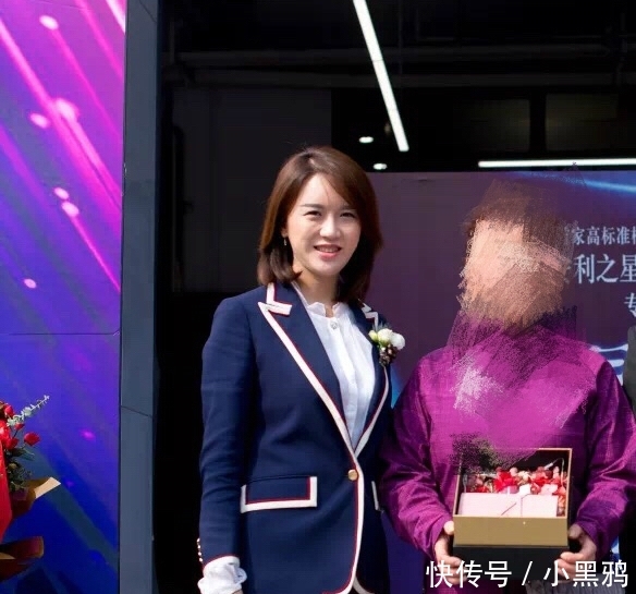 奔驰女车主事件 高高在上的30岁美女经理刘元