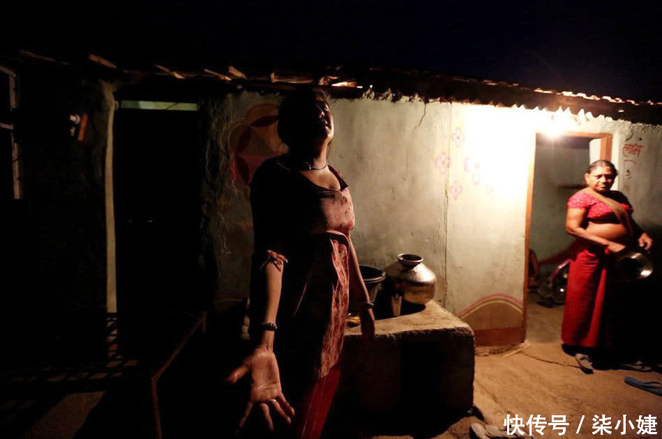 印度公路边悲惨的性工作者,她们都是家中的长女