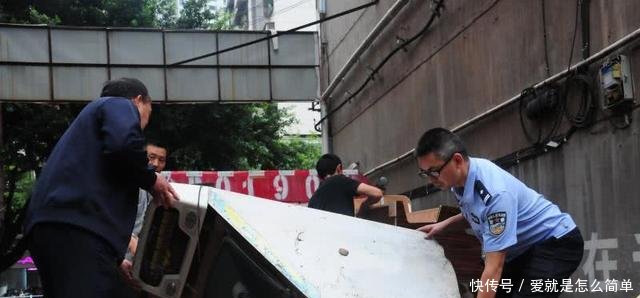 重庆石柱警方集中销毁60余台捕鱼机、老虎