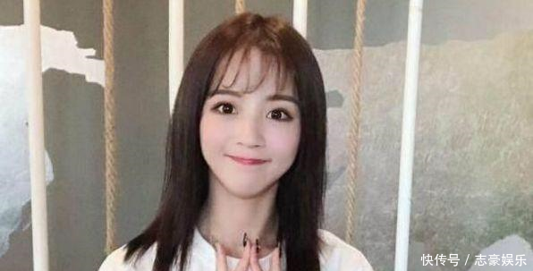 抖音一姐 莉三万 尺度越来越大,在浴室直播吸粉