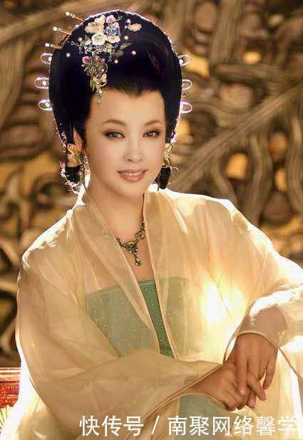 一种对传统女性形象的颠覆与重塑