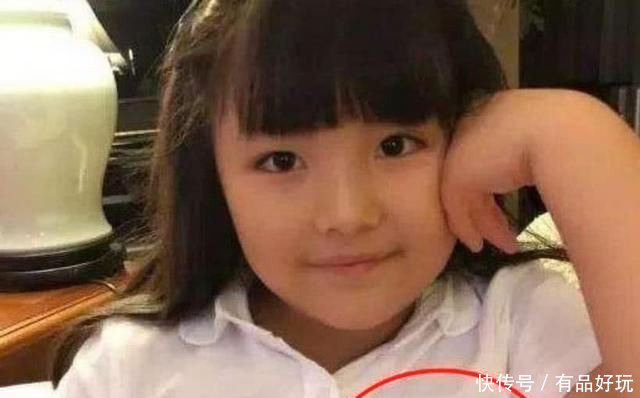 王诗龄穿一件衣服惹争议,网友:李湘这次比炫富