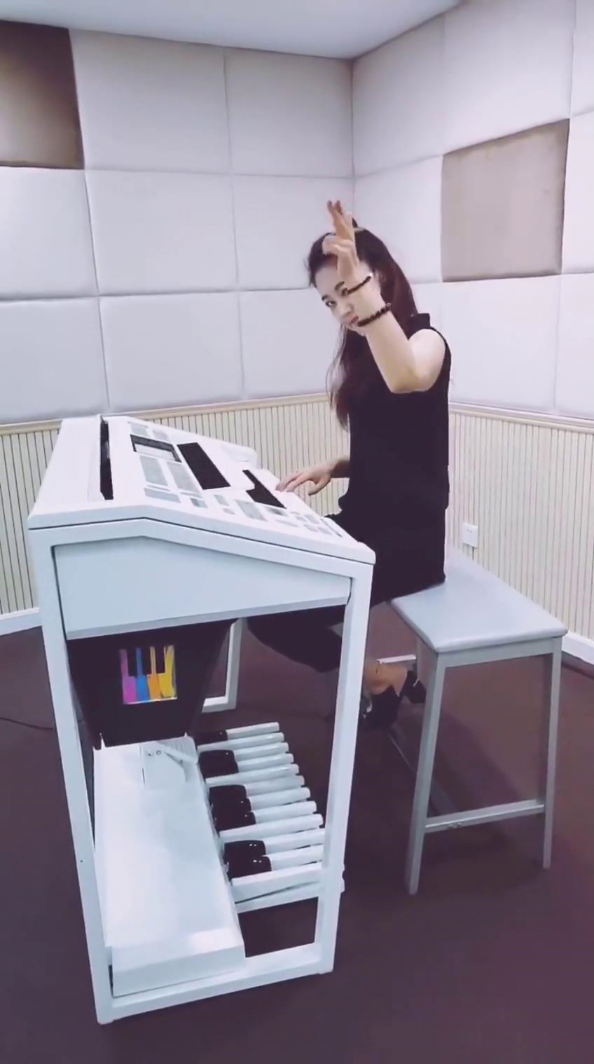 玖月奇迹王小玮再现神曲  排键版98K获网友赞叹相当帅气