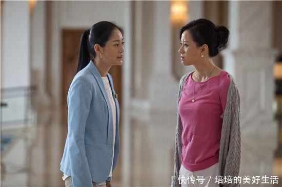 结婚时婆婆不肯出彩礼钱,我答应了,在婚礼上她