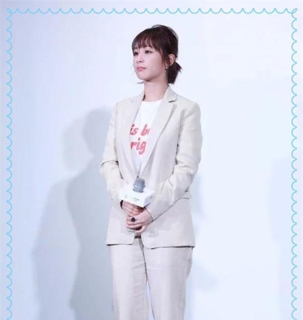 被槽西装杀手后,杨紫终于凭一身粉西装一雪前