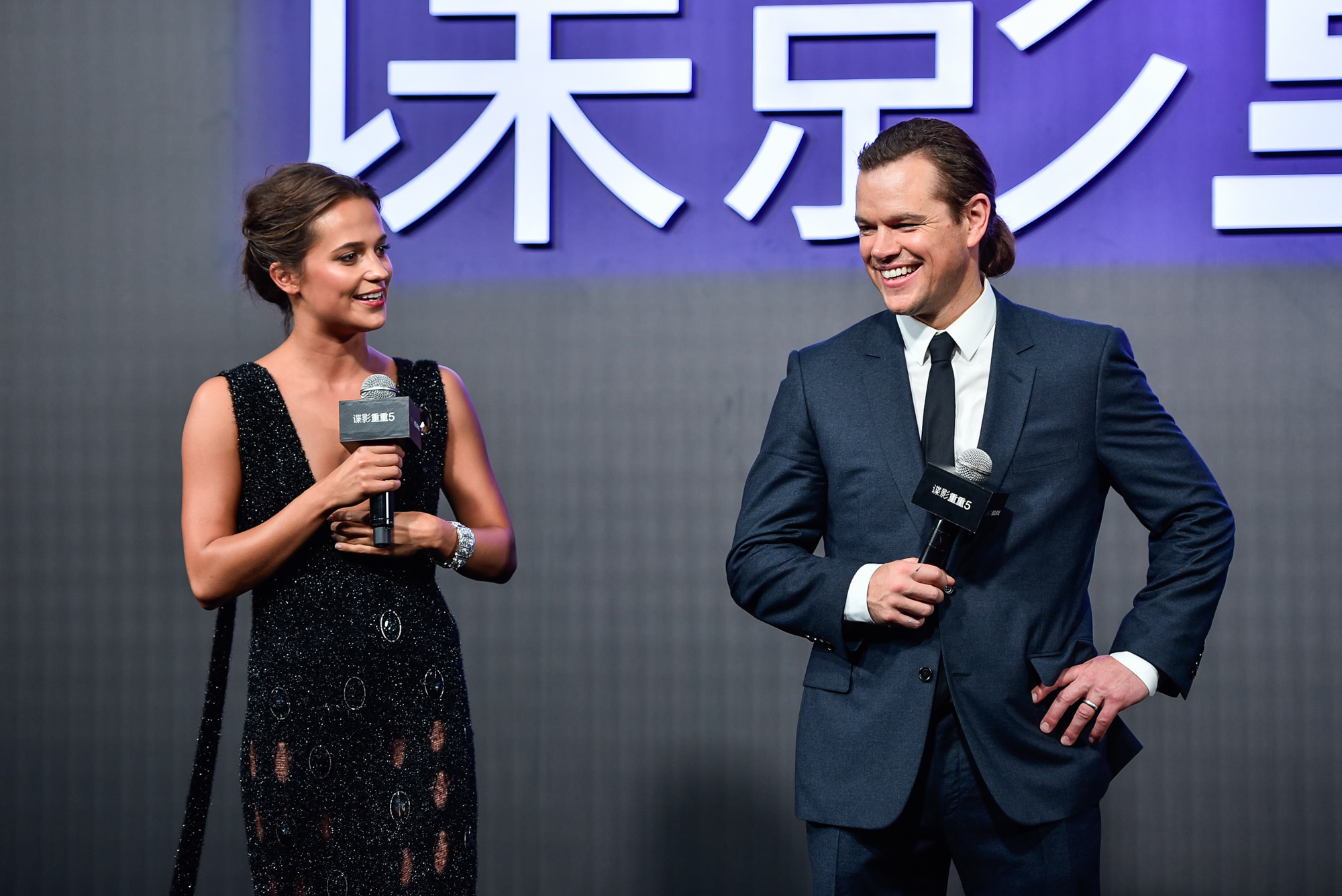 马特达蒙、艾丽西亚维坎德亮相《谍影重重 5》首映发布会:“中国是我的第二故乡!”
