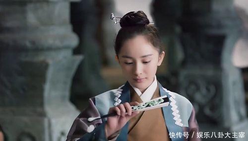 古装女扮男装拿折扇,张敏帅气不输男子,赵丽颖