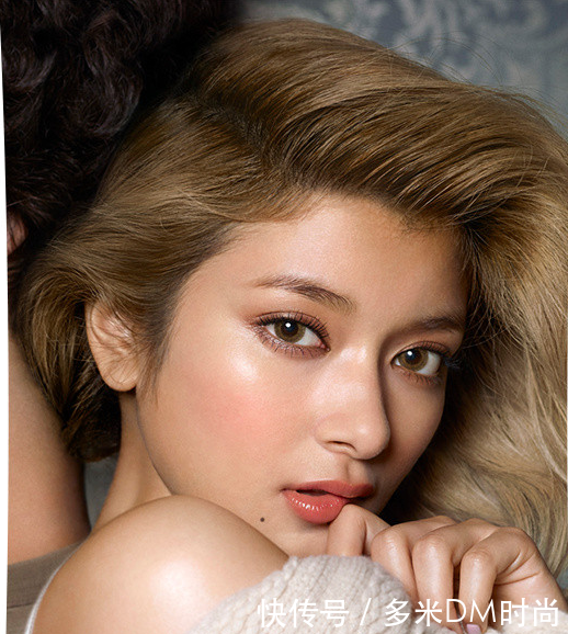 杨幂最新封面的樱花妆,好美啊~