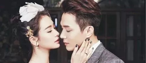 李承铉在韩国综艺公开戚薇照片, 霸气女神戚薇