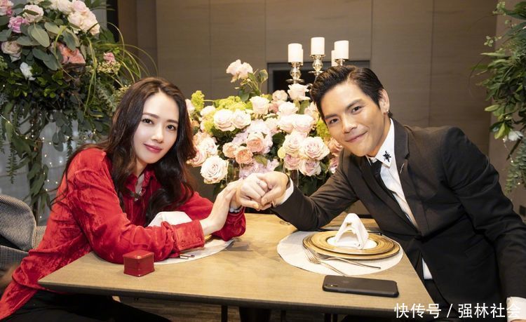 向佐郭碧婷同游尼泊尔,穿情侣装晒牵手照,这是