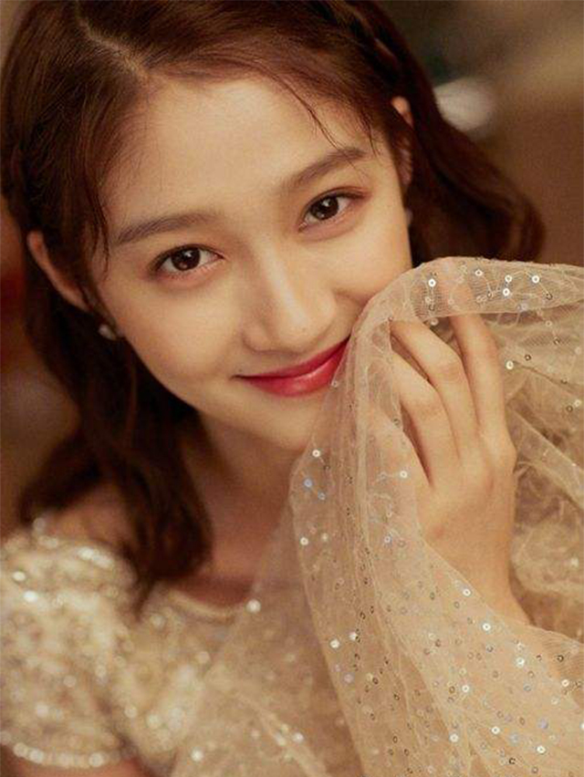 鹿晗正牌女友的婚纱照和她的比,客观评价谁更