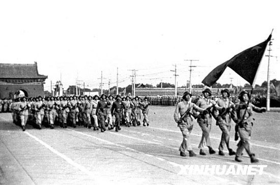 问:详细哈~答:建国60年中国大事记1949年:9月,第一届政协会议召开