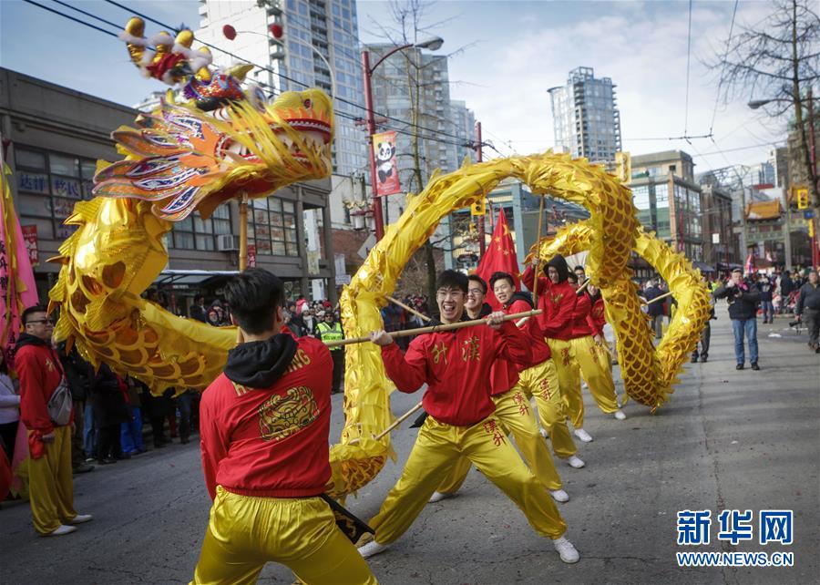 温哥华举行第45届春节大游行