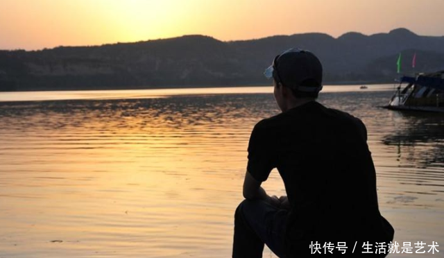 离异后我再娶,领证当天刷到朋友圈,我独自跑出