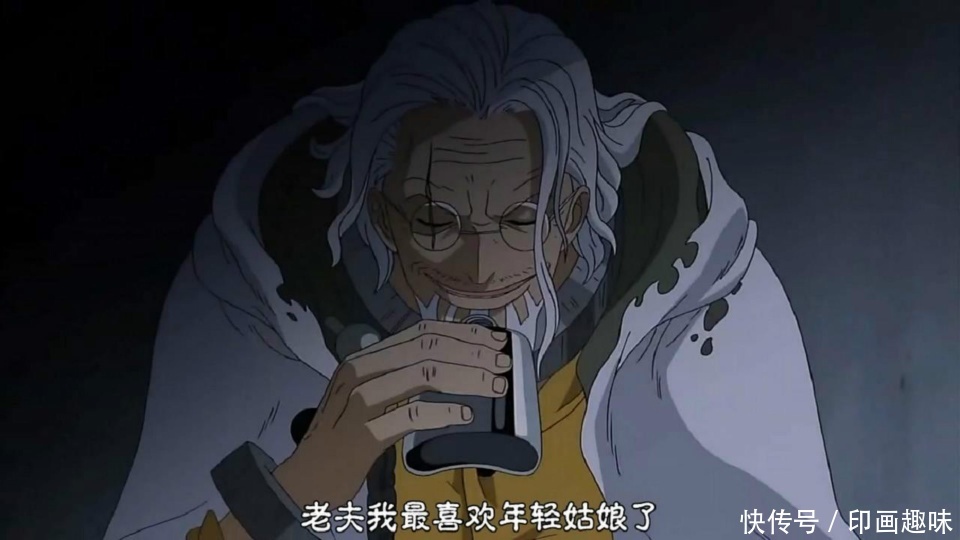顶上决战之后,艾斯战死路飞重伤。这次失败让路飞意识到,先前自己一路过关斩将,大多靠的是运气,实际上自己实力很弱,根本保护不了同伴,所以必须进行两年时间的修行,期间就由雷利教授他战斗技巧。但很奇怪,雷利愿意教路飞,却不愿意收他做徒弟! 为什么呢?如果路飞真的是罗杰转世那就很容易理解了,雷利怎么可能收自己的铁哥们做徒弟呢! 以上就是路飞是罗杰转世的3个疑点,如今时时果实已经登场,转生果实还会远吗?
