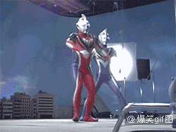 莫名戳中笑点~~没有特效看起来,完全就是两个蛇精病