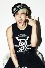 权志龙MV狂放中夜店的造型怎么剪,下图为大致_360问答