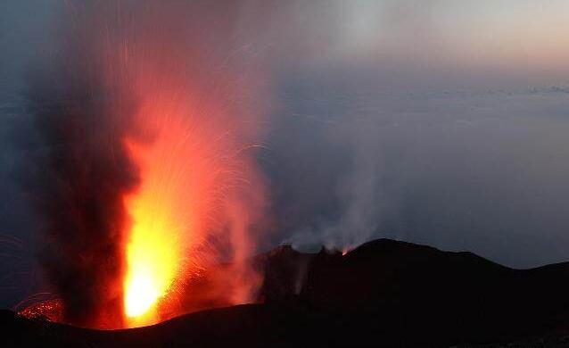 又一座火山爆发！覆盖相邻7个城市，影响170万人