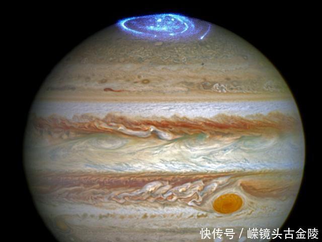 木星绽放绚丽极光，就像欢迎NASA朱诺号探测器的造访