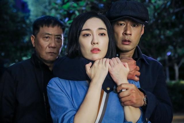 吕佳容华丽逆袭，《执行利剑》收视碾压暑期档！全方位收获好口碑
