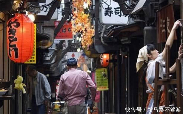 女子吃相难看被日本人拒绝接待,那日本人在餐