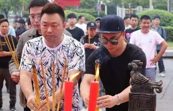 张丹峰为何如今才发声?可能不想做第二个黄心颖
