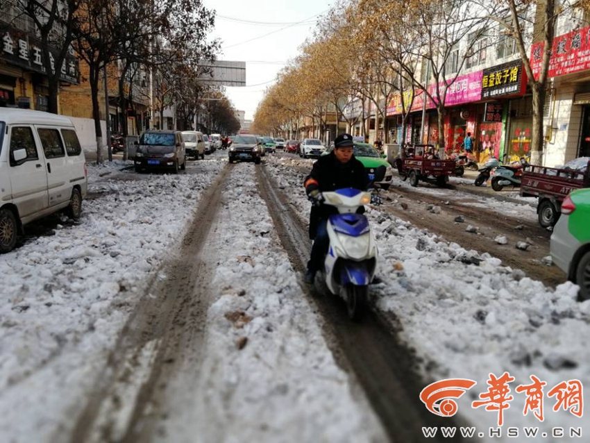 车碾人踩太阳晒靠天除雪遭质疑 铜川城管局向市民道歉