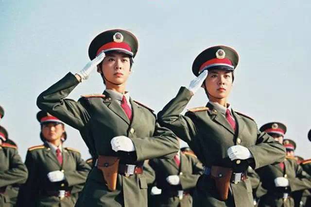 不爱红妆爱武装:全球巾帼大检阅