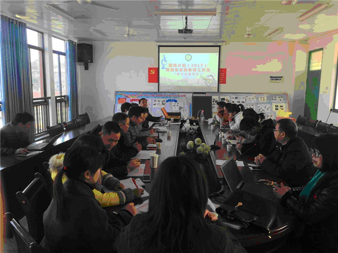 中国教师研修网专家赴平江指导生物教具制作