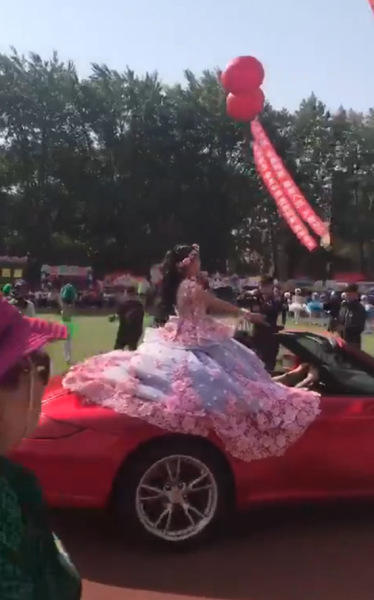 保时捷跑车开上小学操场 负责人:不知道这辆车有多么豪华