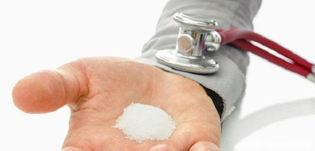 别说宝宝不吃盐没力气!一岁前宝宝就是不能吃