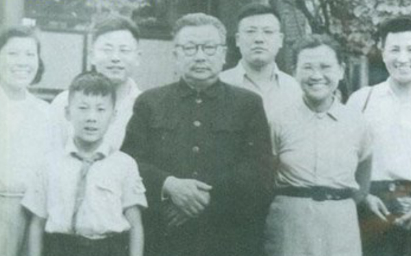 这个人救了周恩来和陈赓的性命，却是毛主席的大特务！是谁呢?