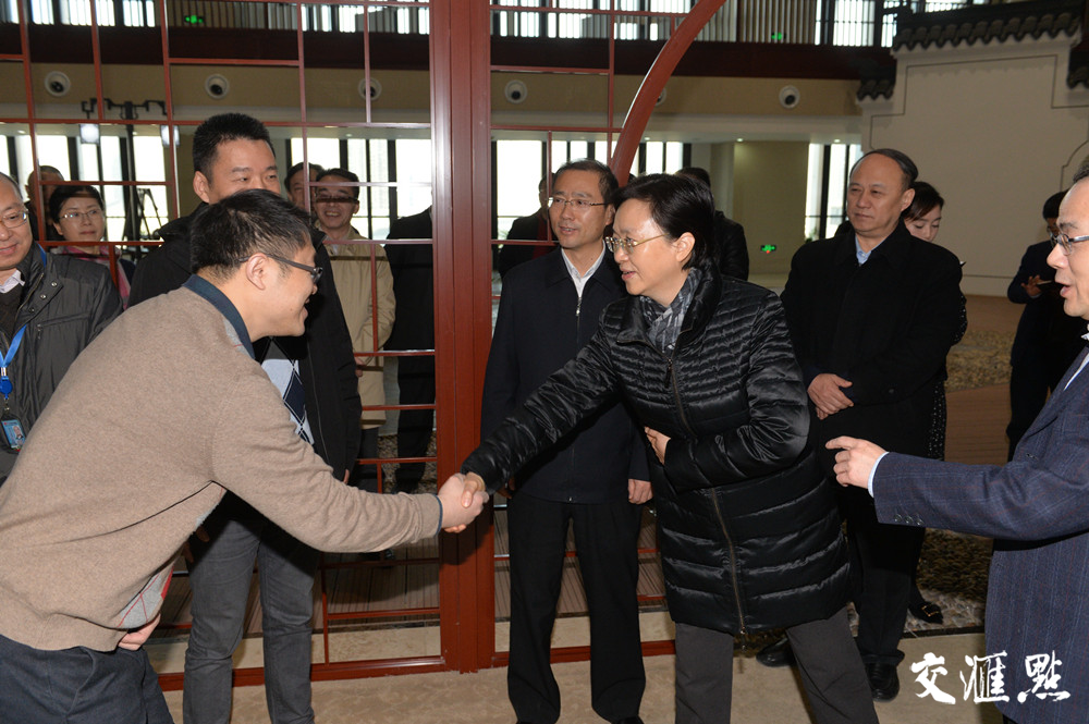 王燕文到新华报业传媒集团慰问新闻工作者:在\"服务提升年\"里