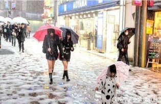 日本女孩冬天光腿穿裙子,她们真的不冷吗?网友