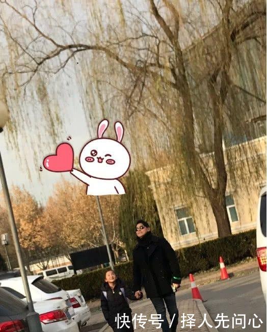 莫少聪狂晒女儿滑冰照片,与洪欣所生的儿子,却