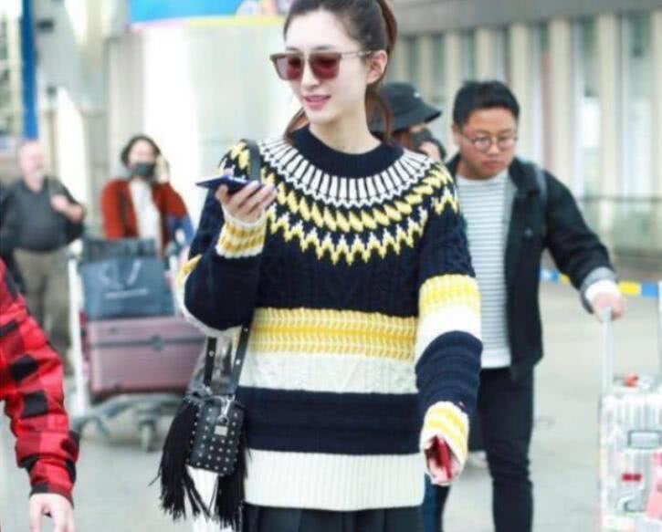 冬日脚踝不怕冷,疏影示范长袜正确穿法,船袜已