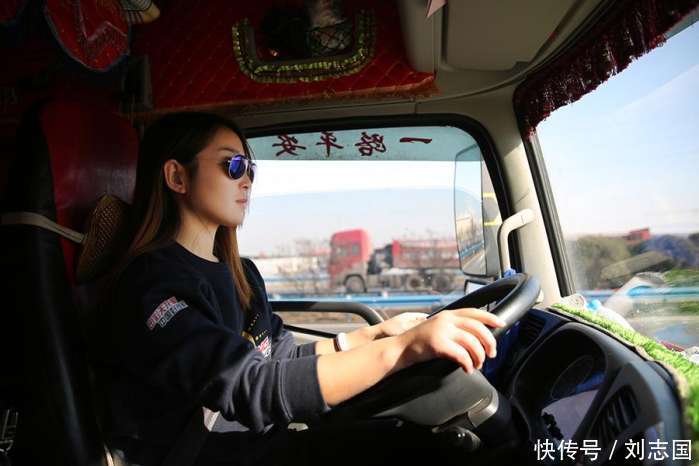 云歌【女孩与父亲搭档跑运输: 开18米大车】 -