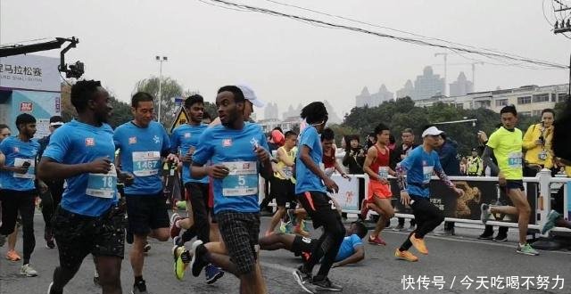 2018 双汇杯 漯河环沙澧河国际半程马拉松,开跑