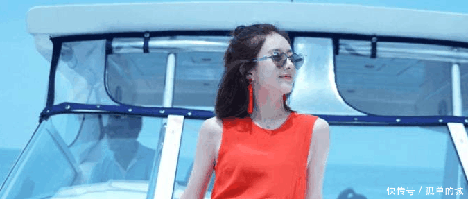 赵丽颖晒出海边度假照片, 皮肤真的好白, 颜值非