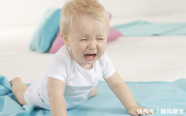 一月睡、二月哭,三抬头、四翻身,娃的发育规律