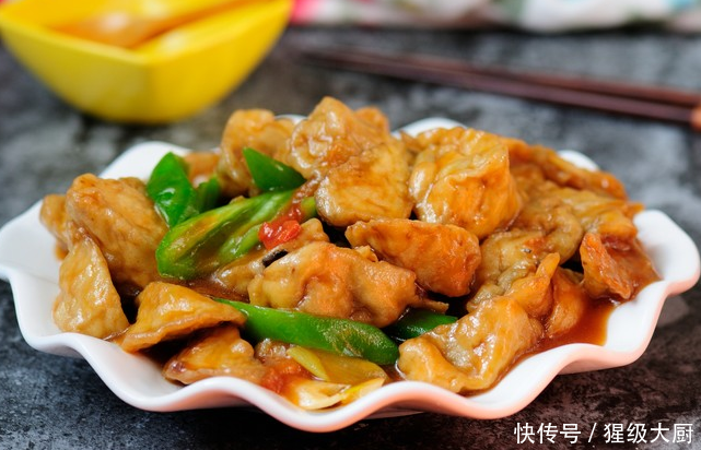 逢年过节百吃不厌的一道菜“红烧茄子”其实做法很简单!